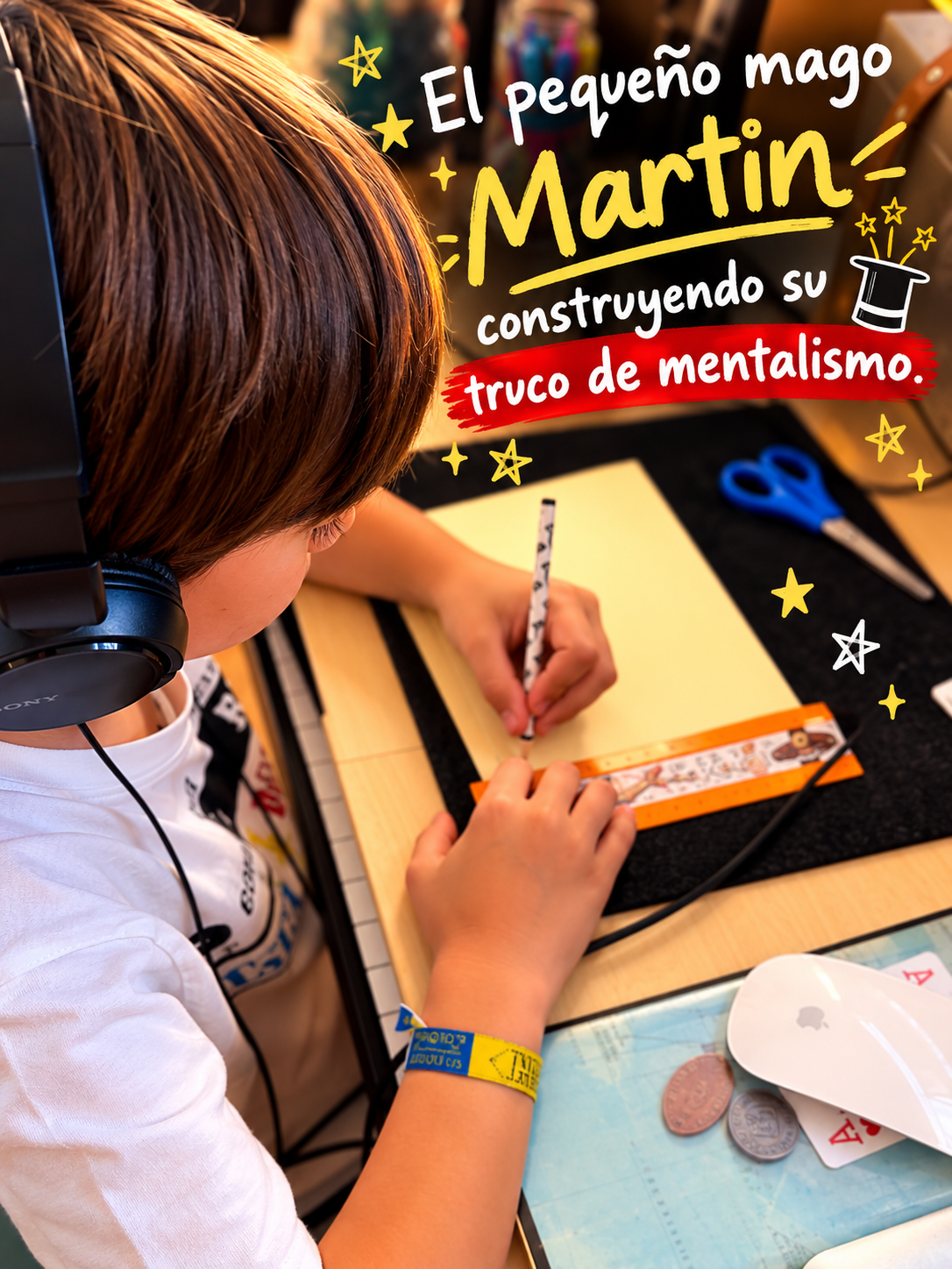 El pequeño mago Martín construyendo su truco de mentalismo